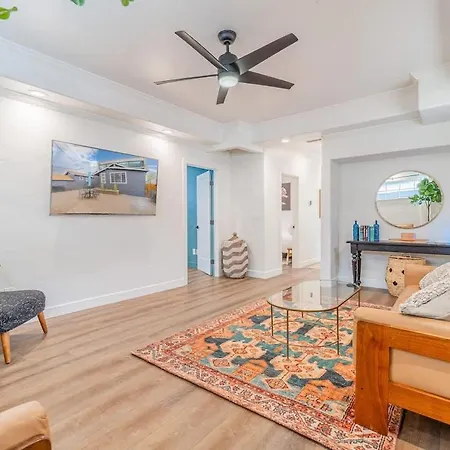 Stylish 2-Bedroom Walking Distance To Downtown